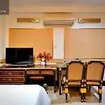 Hanz 345 Business Suite Condo Hotel