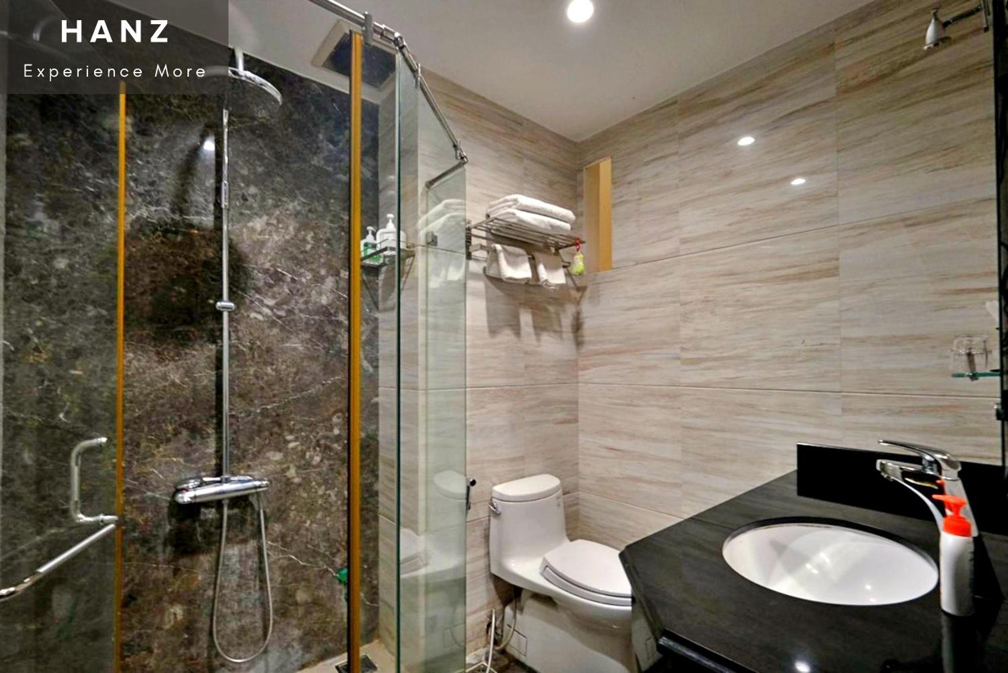 Khách sạn hẻo lánh Hanz 345 Business